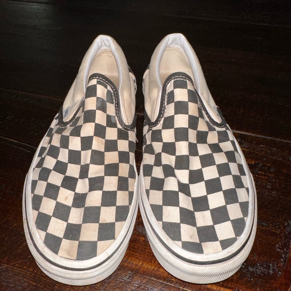 women’s black and white checkered Vans